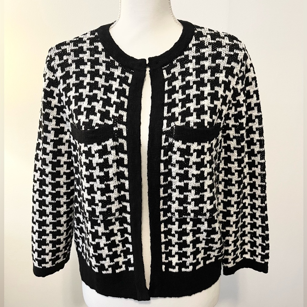 Anne Klein Black & White Houndstooth Cropped Cardigan. Cotton Blend. Size Small